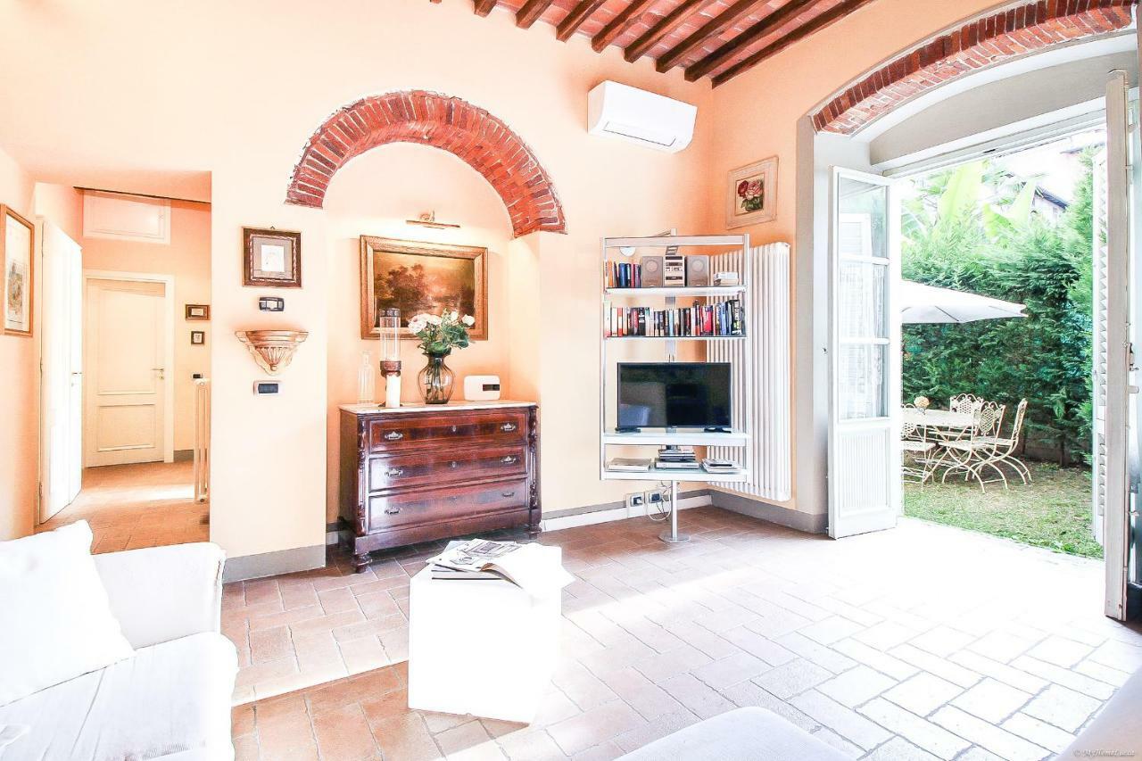 Apartment Guinigi With Private Courtyard Lucca Exterior foto