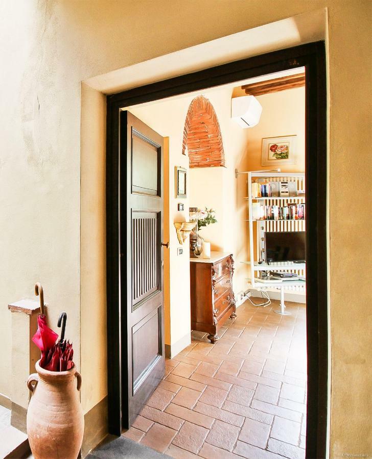 Apartment Guinigi With Private Courtyard Lucca Exterior foto