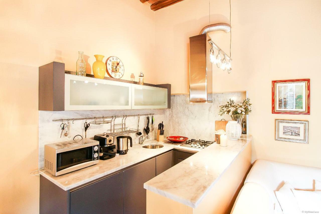 Apartment Guinigi With Private Courtyard Lucca Exterior foto